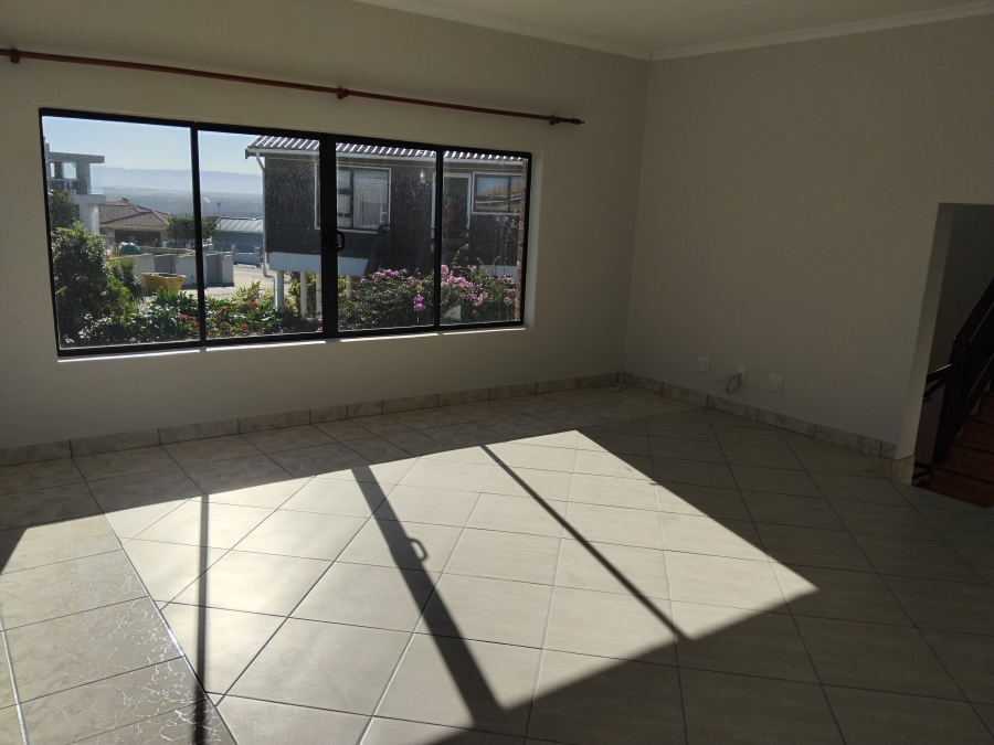 4 Bedroom Property for Sale in Wavecrest Eastern Cape